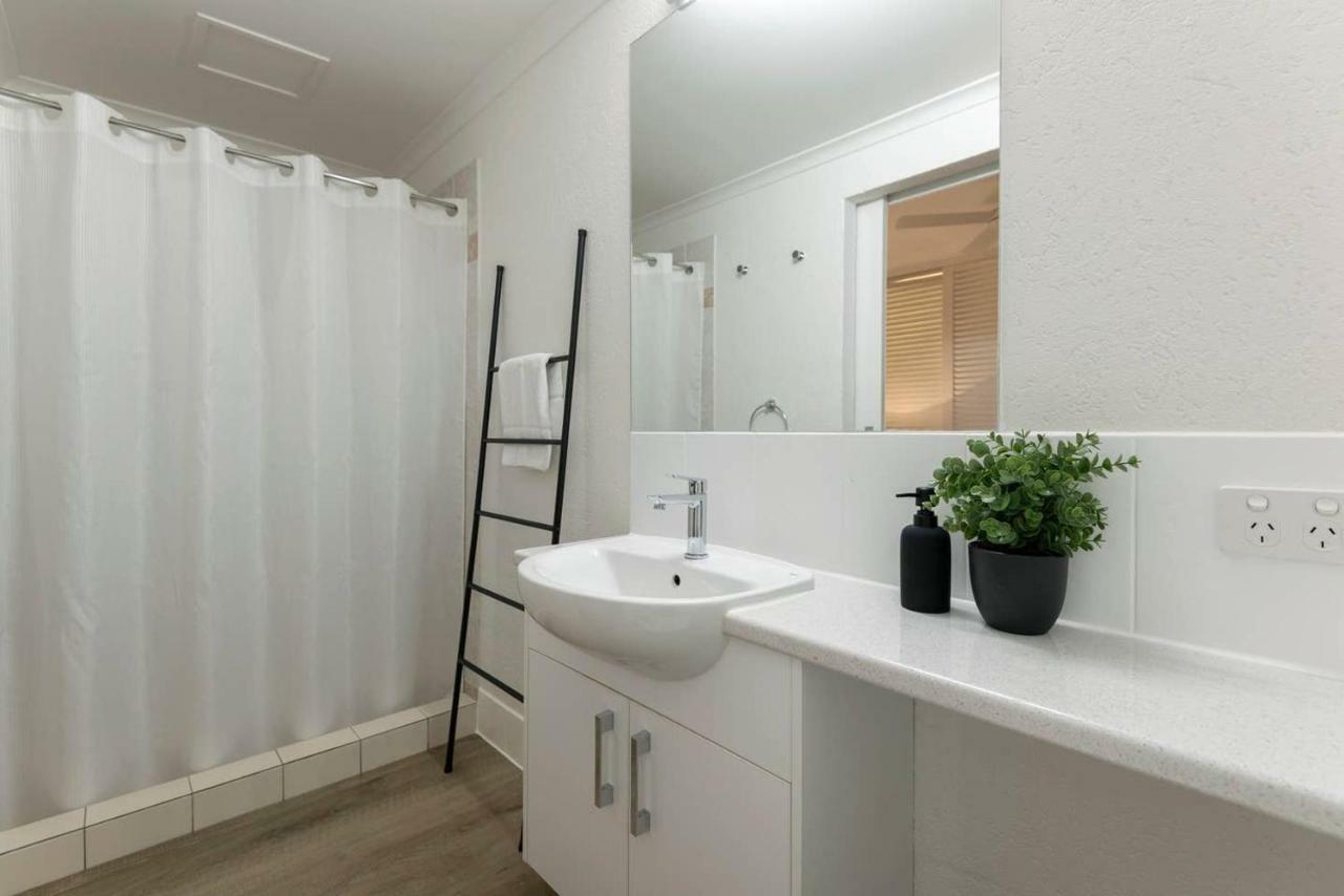 Ocean Palms Apartments ポートダグラス エクステリア 写真